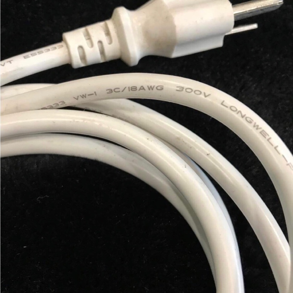 Longwell E55333 VW-1 3C/18AWG 300V TYPE SVT Computer Desktop Monitor Power Cord - Picture 10 of 13